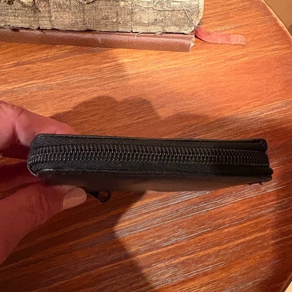 Genuine Black Leather Zip around Wallet - Picture 5 of 14